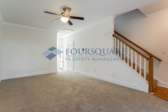 Building Photo - Townhome | Washer/ Dryer Included | Privat...