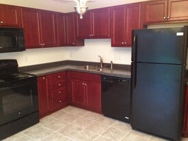 Building Photo - 3111 Elmhurst Dr