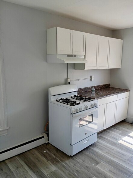 Building Photo - 77 Garden St