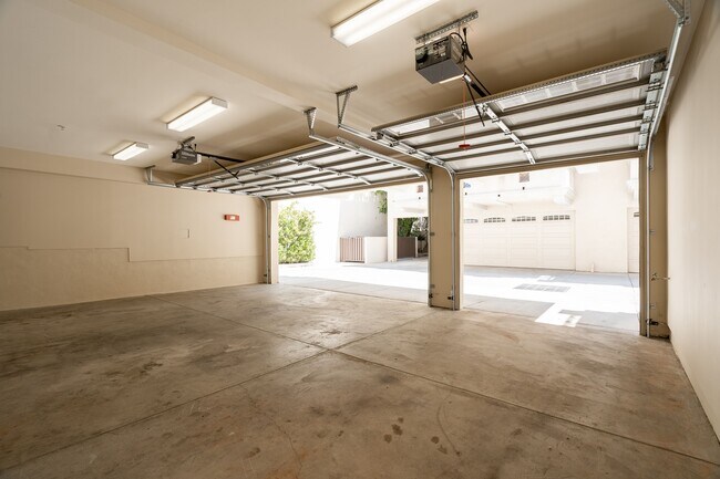 Building Photo - 3838 Tilden Ave
