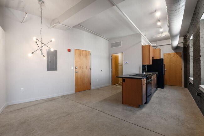 Building Photo - 1006 Olive St