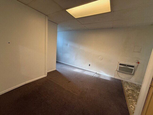 Building Photo - 19 1/2 S. Jefferson, Apt 3