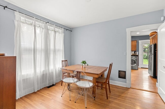 Building Photo - Walk to Hillsboro Village – 24th Ave S Gem!