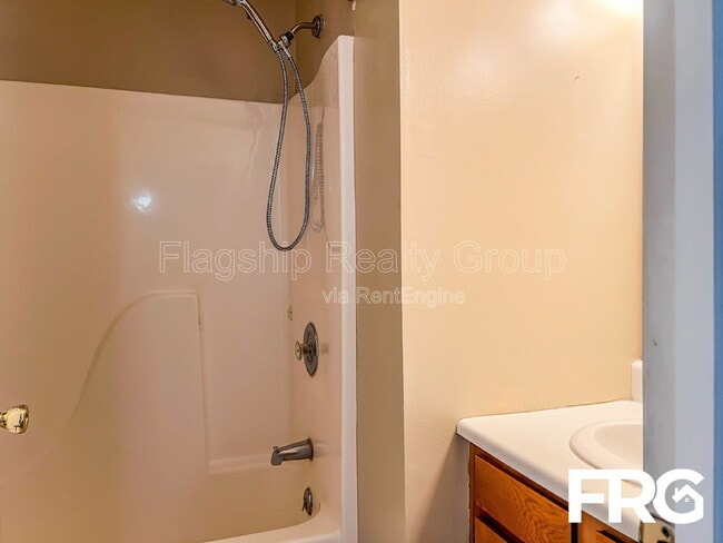 Building Photo - 100 Kristin Dr