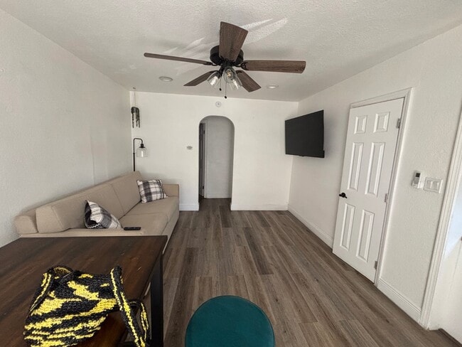 Building Photo - 1885 Springtime Ave