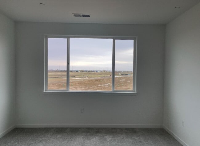 Building Photo - Beautiful Northlake 4 BED 3.5 BATH