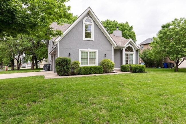 Building Photo - 4 Bed home in Olathe- Quick access to I-35