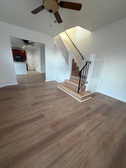 Building Photo - 313 E Eleanor St