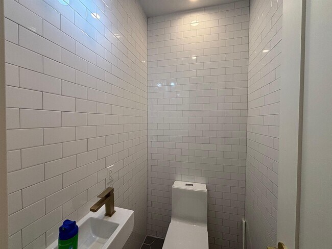 Building Photo - 50 Grace St