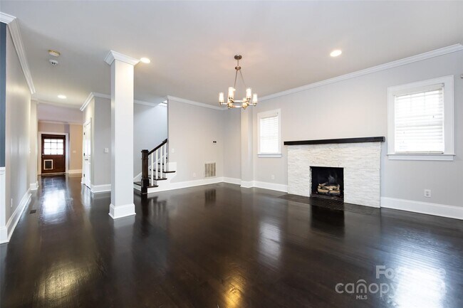Building Photo - 521 Grandin Rd