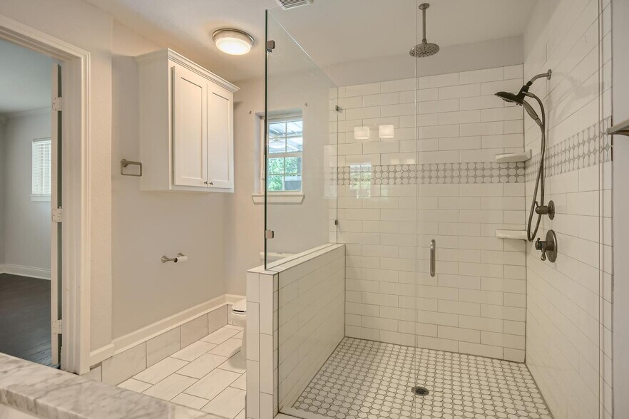 Building Photo - Bright Stevens Park home minutes from Bishop Arts & Trinity Groves