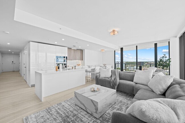 Building Photo - 730 N Ocean Blvd