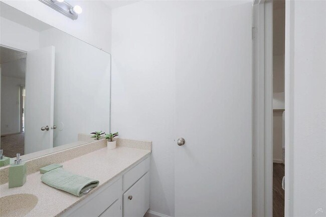 Building Photo - 2323 Wells Branch Pkwy