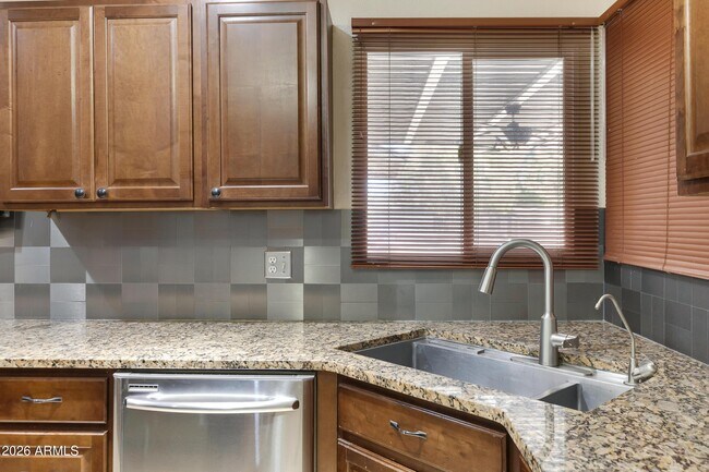 Building Photo - 1627 E Fremont Dr