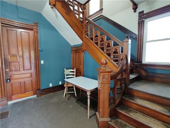 Building Photo - 17 E Mechanic St #2