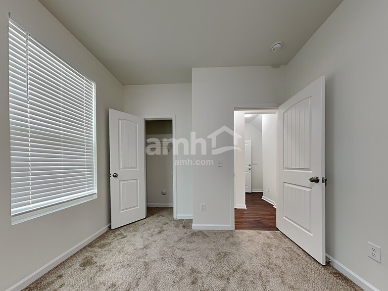 Building Photo - 5 Chadbrook Ct