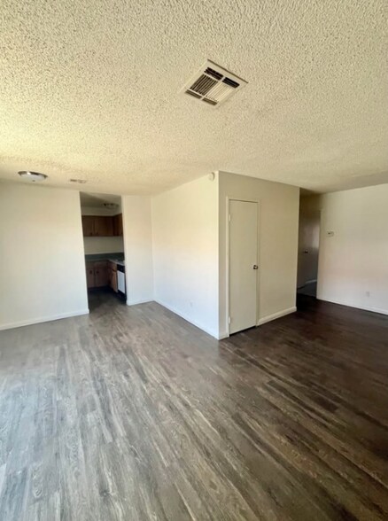 Building Photo - 1750 Karen Ave