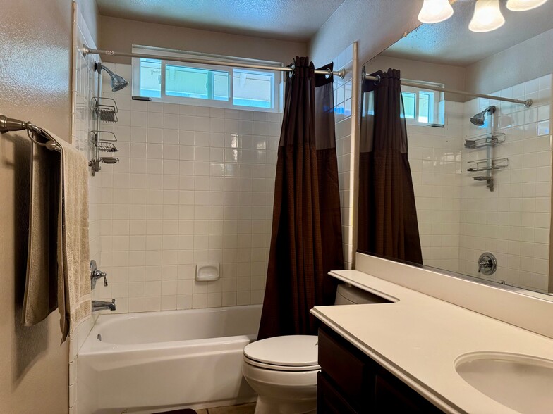 Building Photo - 7624 Pipit Pl