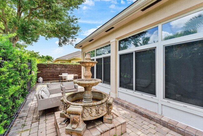Building Photo - 2068 Wightman Dr