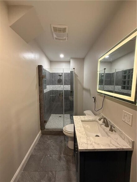 Building Photo - 70 Clyde St