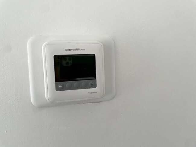 Building Photo - 21 Bullocks Point Ave