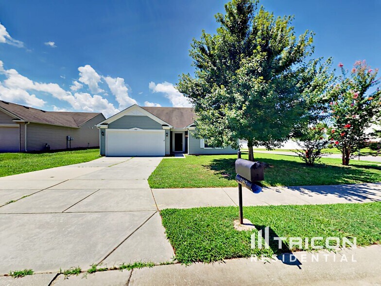 Building Photo - 3367 Pikes Peak Dr