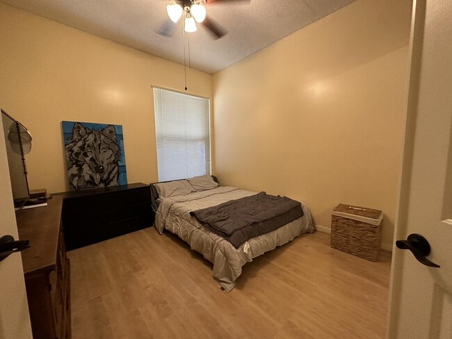 Building Photo - 7461 SE Autumn Ln