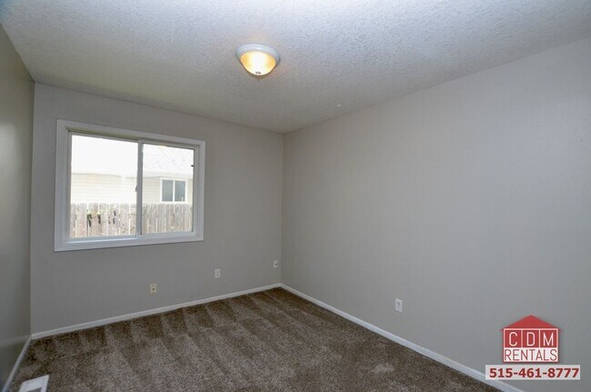 Building Photo - Excellent Des Moines Home