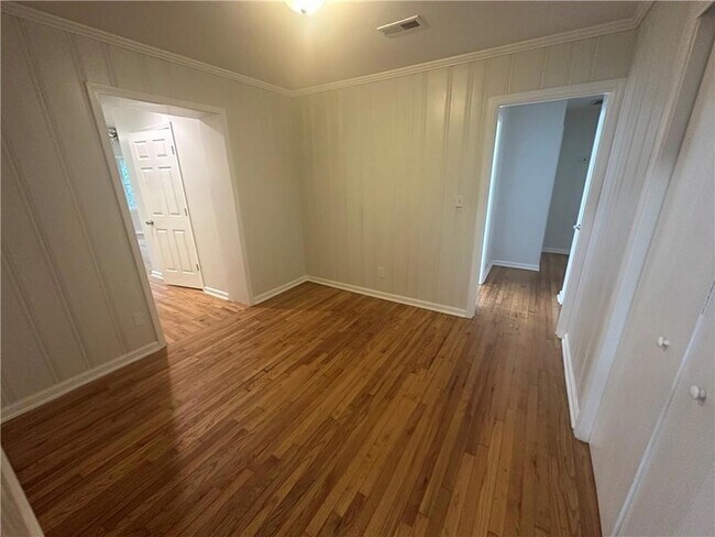 Building Photo - 349 Laquita Dr SE
