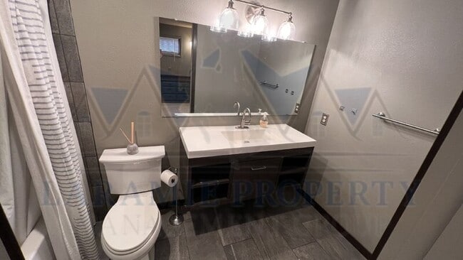 Building Photo - 1706 Palmer Dr