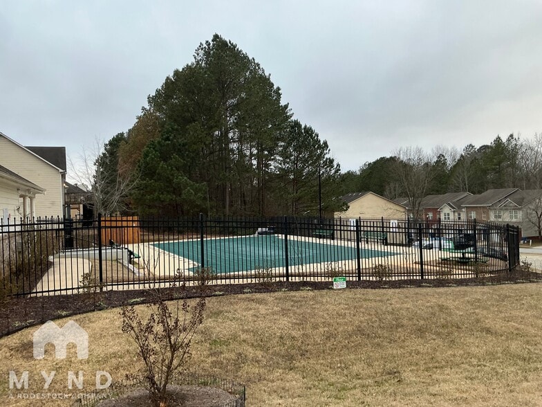 Building Photo - 5097 Lower Elm St