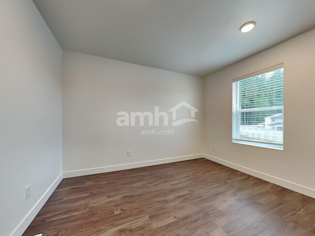 Building Photo - 7921 Selah St SW