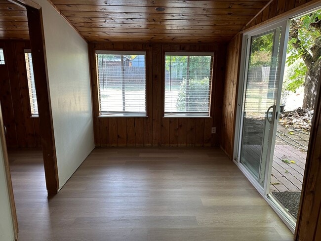 Building Photo - Your Next Chapter Starts Here - Convenient Redding Location!