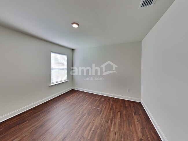 Building Photo - 866 Headland Wy