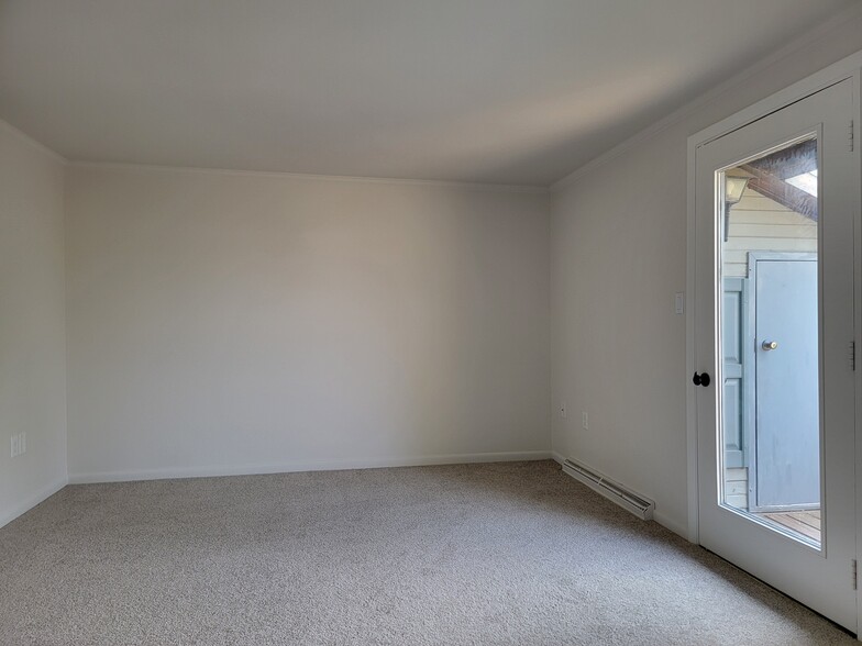 Building Photo - 541 Cloverbrook Dr