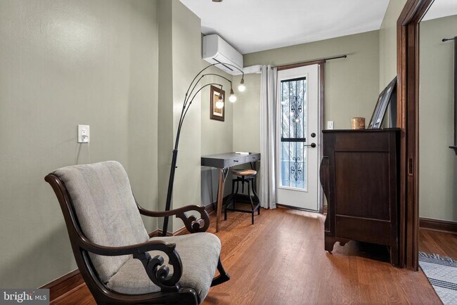 Building Photo - 32 Farragut Pl NW