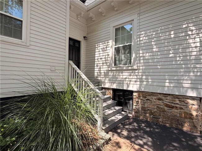 Building Photo - 412 Bellevue Ave