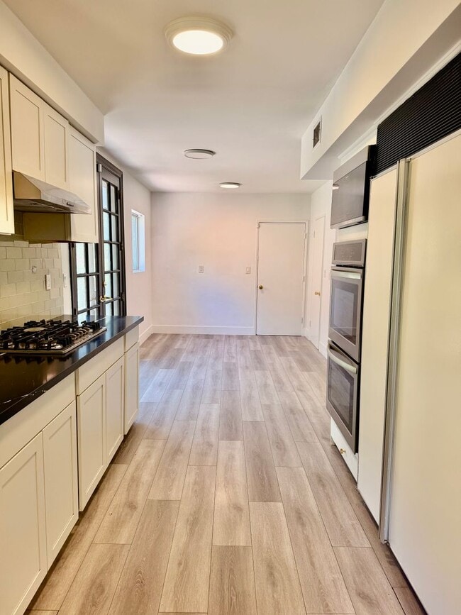 Building Photo - Gorgeous Encino Hills Home