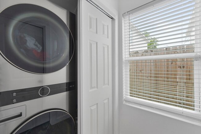 Building Photo - 5208 Laura Koppe Rd