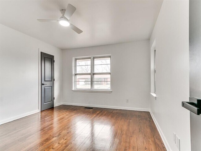 Building Photo - 1202 Windsor Way