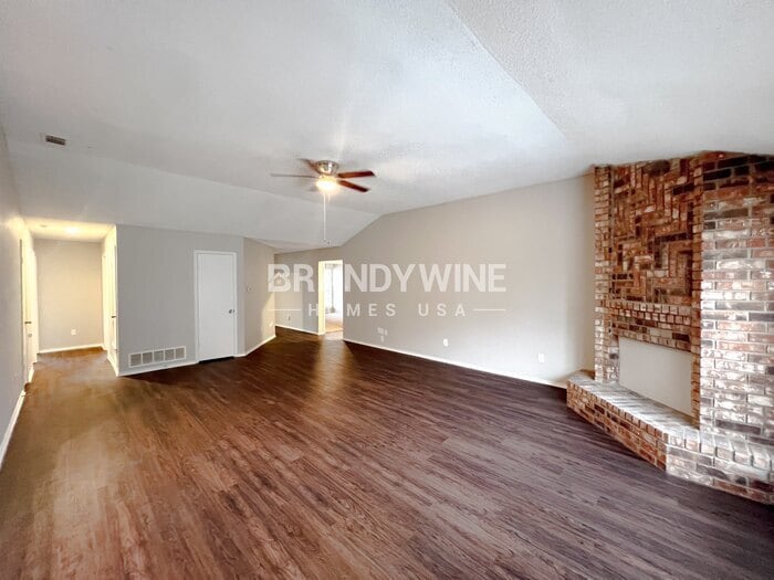 Building Photo - 129 E Bancroft Dr