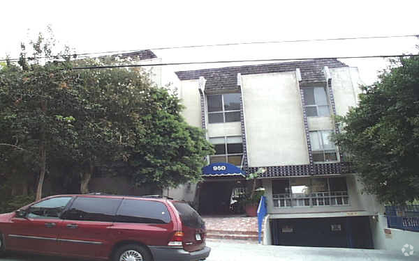 Primary Photo - Larrabee Square Apartments