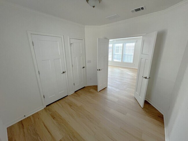 Building Photo - 1021 Vervain Dr