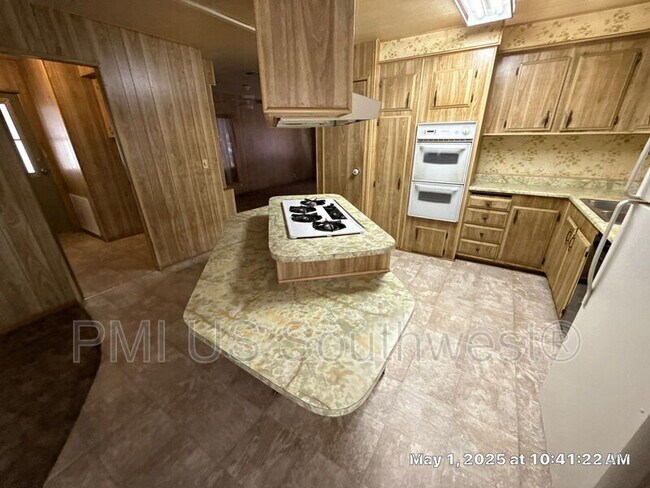 Building Photo - 818 Church St