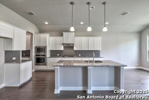 Building Photo - 622 Singing Creek