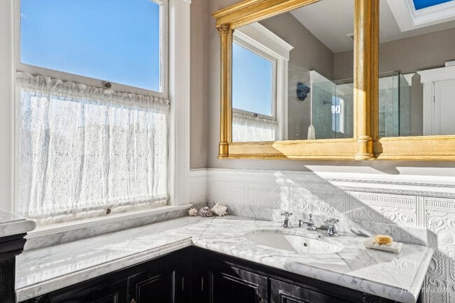 Building Photo - 155 24th Ave