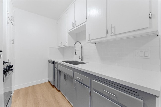 Building Photo - 6114 Cahuenga Blvd