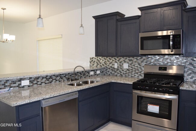 Building Photo - 1103 Nickel Hl Ave