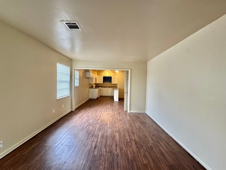 Building Photo - 444 Babb Dr