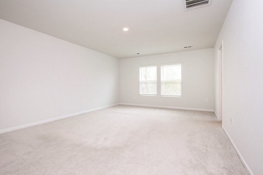 Building Photo - 116 S Reindeer Rd